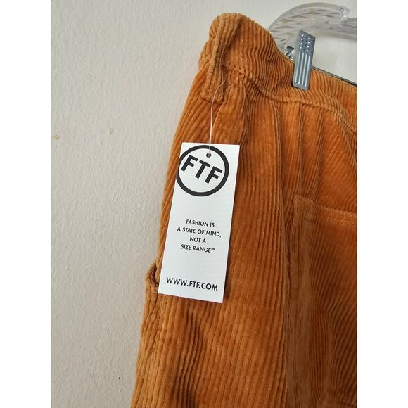 Fashion to Figure Womens Wide Leg Carpenter Style Corduroy Pants Sz 2 (Fits 2X) - Picture 6 of 16